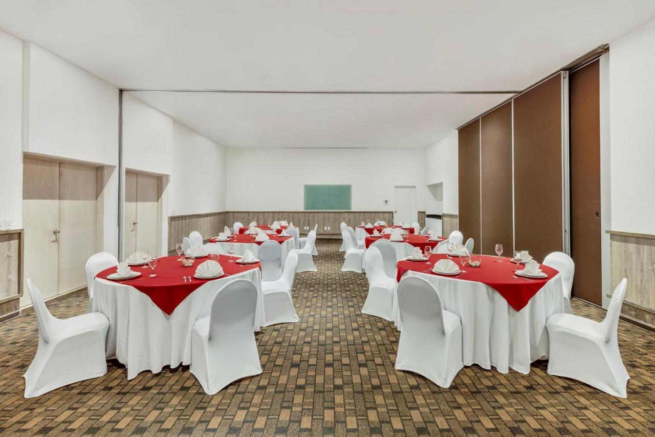 Hotel Fiesta Guadalajara Expo 4*